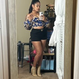 Off shoulder floral print lantern sleeve crop top